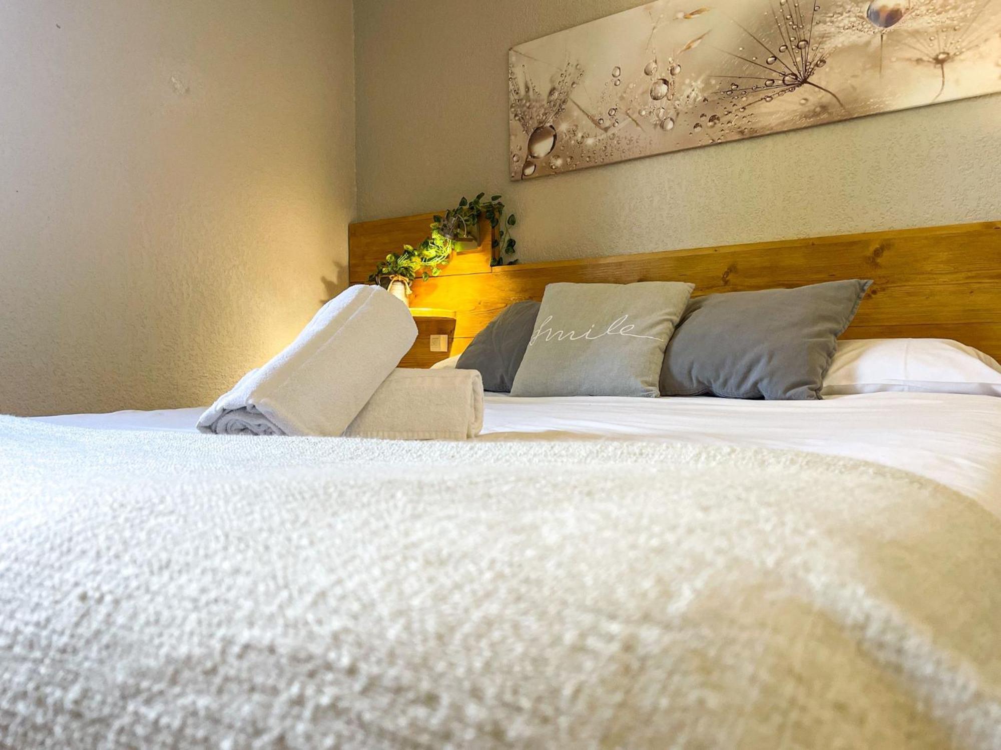 Apartamento Ideal Para Parejas En Enveitg Exterior photo