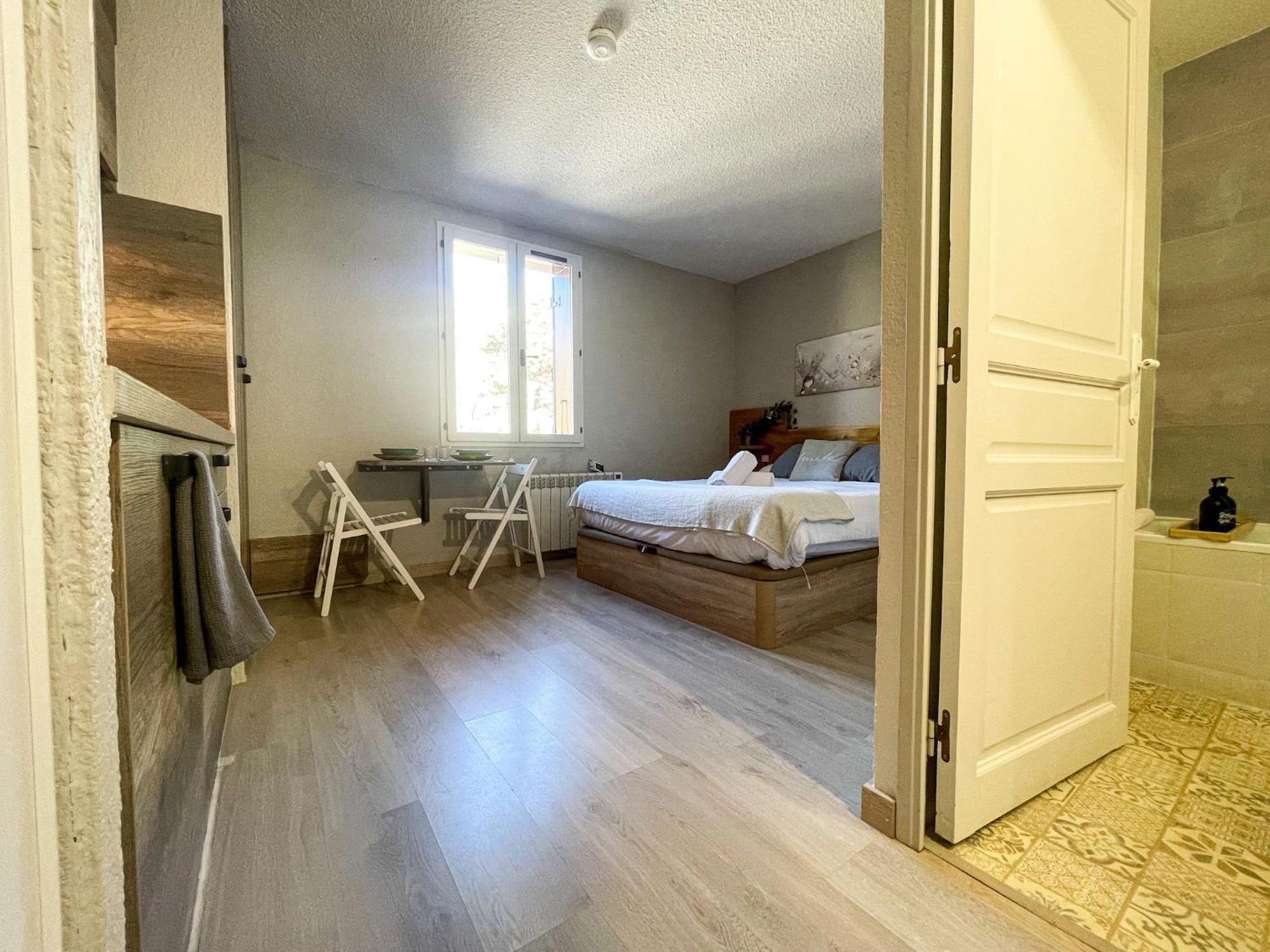 Apartamento Ideal Para Parejas En Enveitg Exterior photo